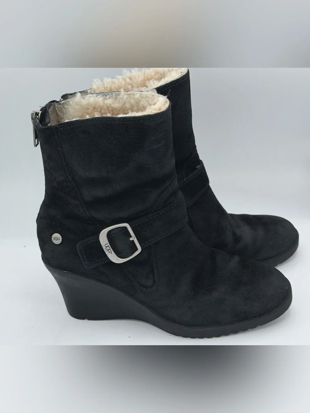 Women's UGG Gissella Suede Wedge Shearling Boot Black Size 6 Preowned  AA27